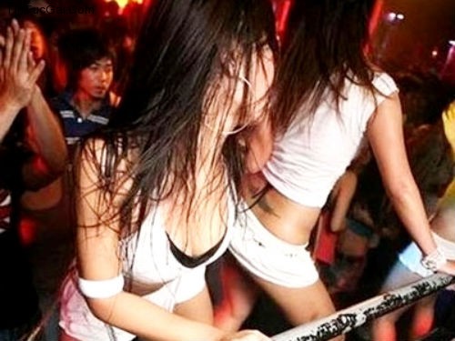 Hot girl Hà Thành thác loạn ăn chơi