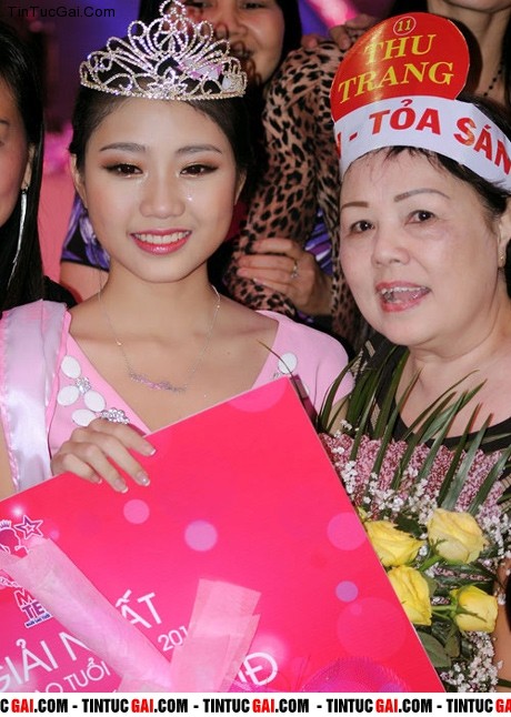 Miss Teen 2012 Thu Trang với số tiền 100 triệu