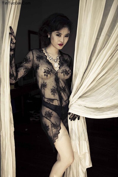 Hoa hậu Julia Hồ Thúy Anh nghi lộ clip sex và ảnh nóng