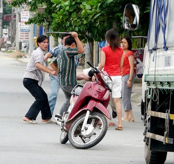 Bị đánh chết vì trêu gái làng