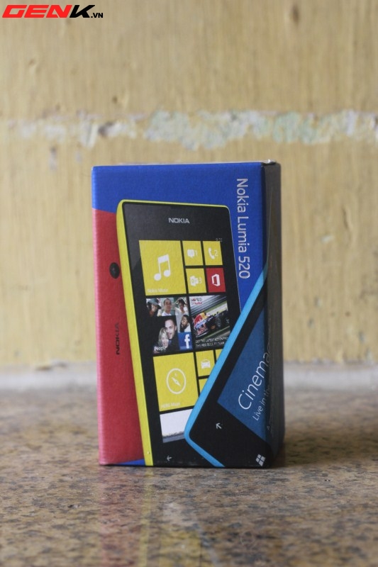 Đập hộp Nokia Lumia 520 chính hãng tại Việt Nam 2