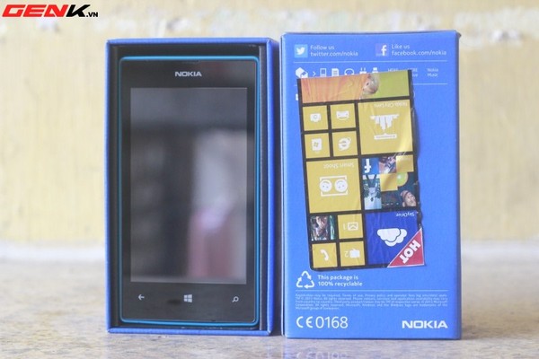 Đập hộp Nokia Lumia 520 chính hãng tại Việt Nam 3