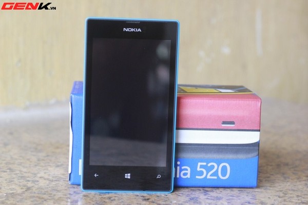 Đập hộp Nokia Lumia 520 chính hãng tại Việt Nam 4