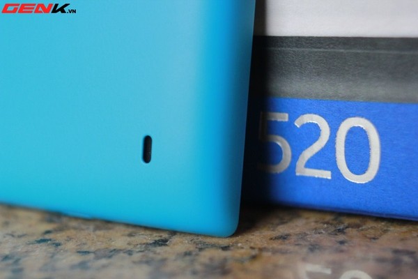 Đập hộp Nokia Lumia 520 chính hãng tại Việt Nam 11
