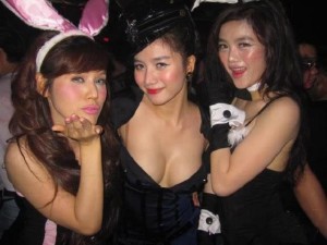 tuyen tap anh julia ho thuy anh an choi truy lac 15
