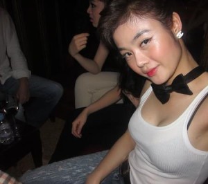tuyen tap anh julia ho thuy anh an choi truy lac 21