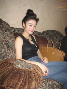 tuyen tap anh julia ho thuy anh an choi truy lac 23