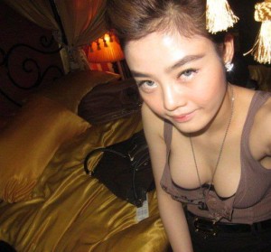 tuyen tap anh julia ho thuy anh an choi truy lac 7