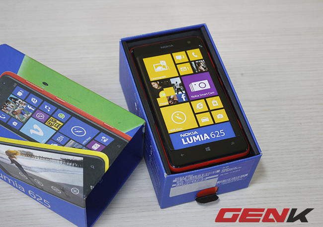 dien thoai lumia 625 voi man 4.7 inch va gia hap dan hinh 4