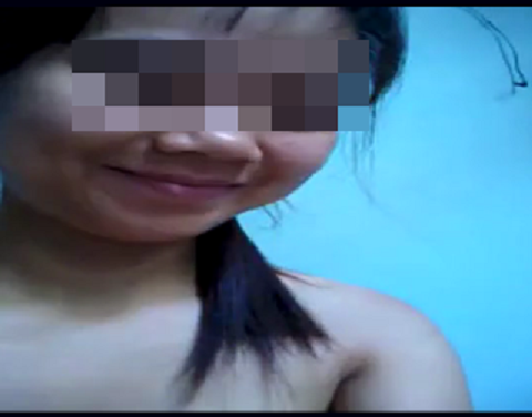 Cô gái Hà Nội tung hàng loạt clip thủ dâm lên facebook hình 1