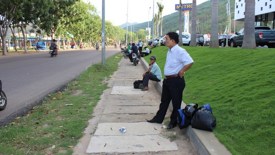 Đang đúng rình chồng ngoại tình một phụ nữ bị cướp sạch nữ trang