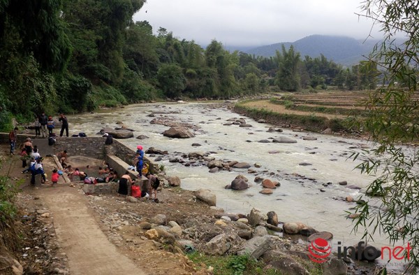 Can canh phu nu tam tran truong Tu Le duoi chan deo Khau Pha 2