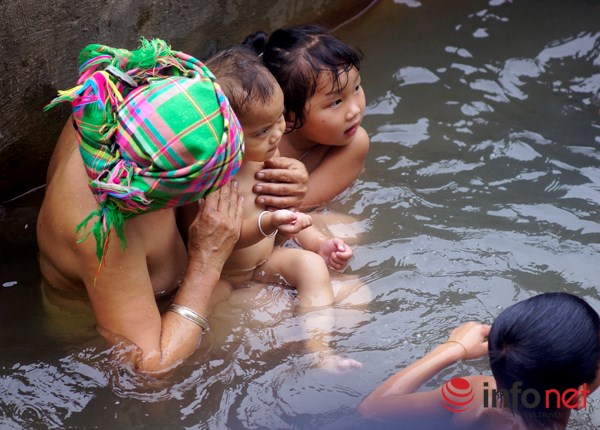 Can canh phu nu tam tran truong Tu Le duoi chan deo Khau Pha 6