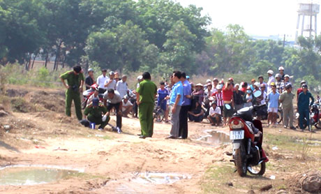 Tin dantri mot thanh nien chet bat thuong giua bai dat hoang