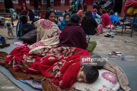Xem toàn cảnh người dân Nepal đổ ra đường sau động đất theo tintuc mới nhất 3
