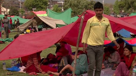 Xem toàn cảnh người dân Nepal đổ ra đường sau động đất theo tintuc mới nhất